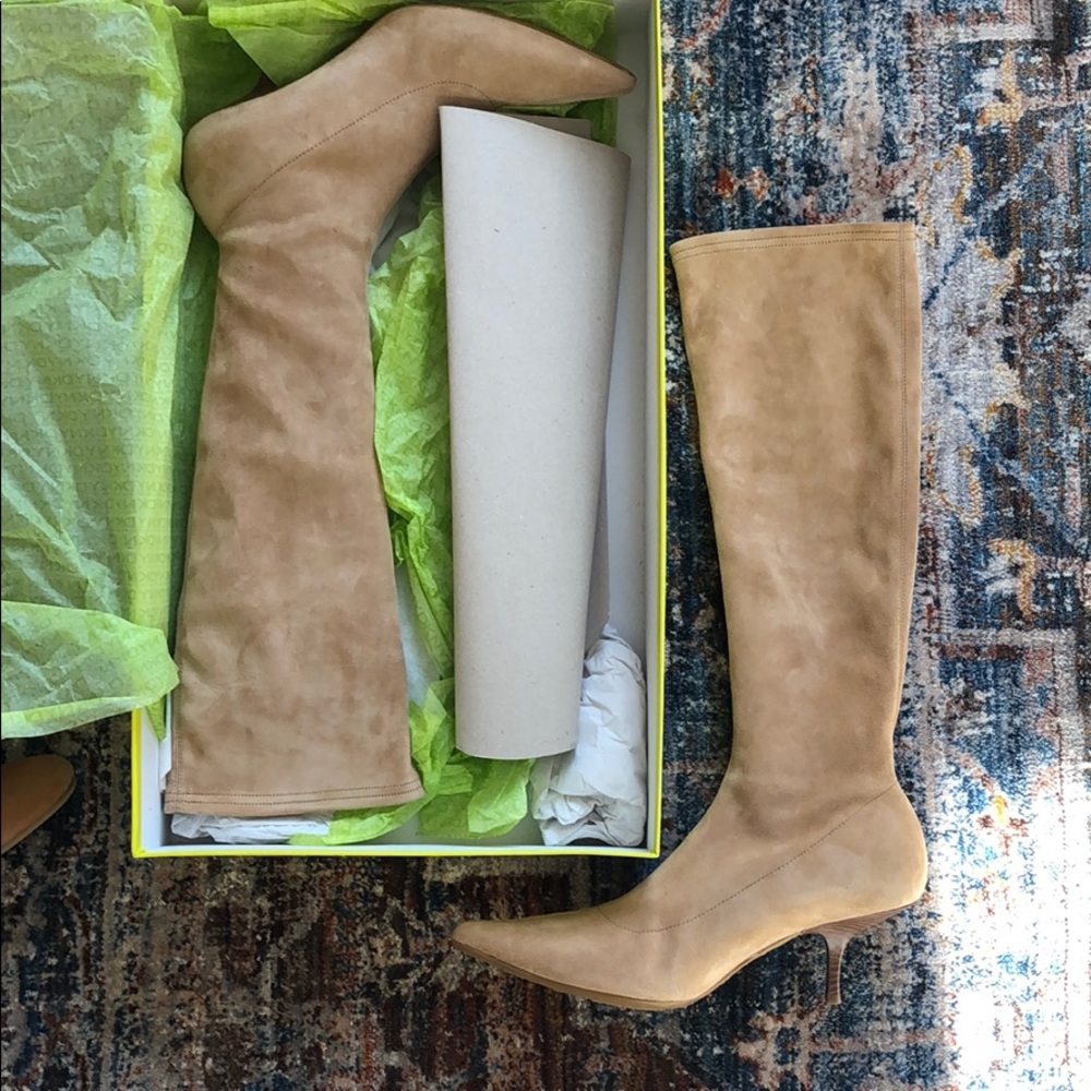 New in box DKNY camel boots. No zipper